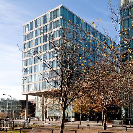 Central Milton Keynes Smart Apartment: 2BR with Parking Exterior photo