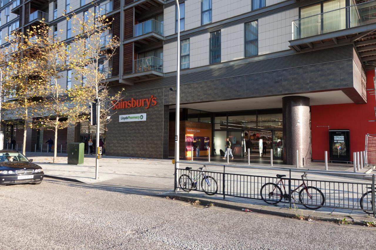 Central Milton Keynes Smart Apartment: 2BR with Parking Exterior photo