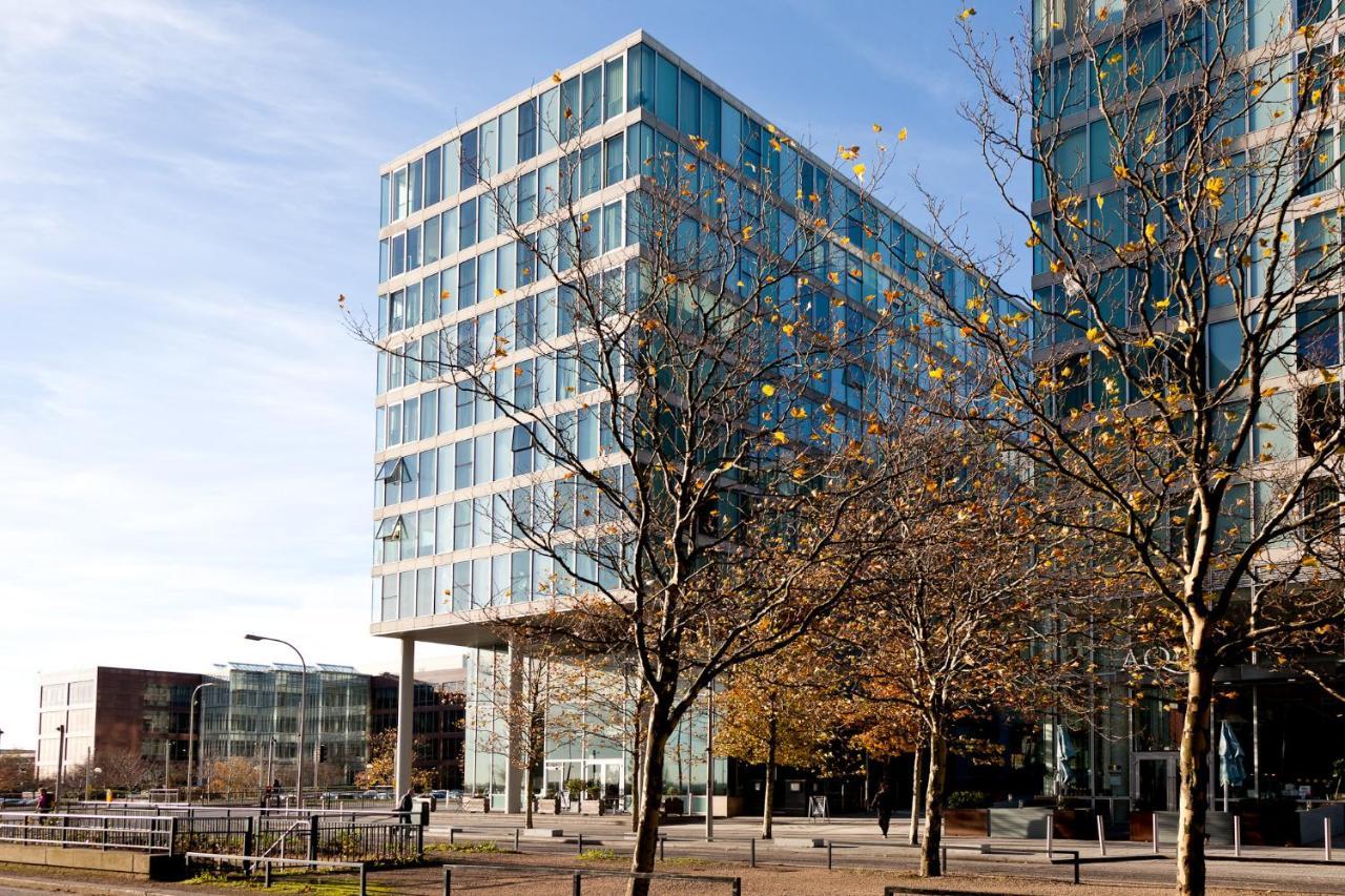Central Milton Keynes Smart Apartment: 2BR with Parking Exterior photo