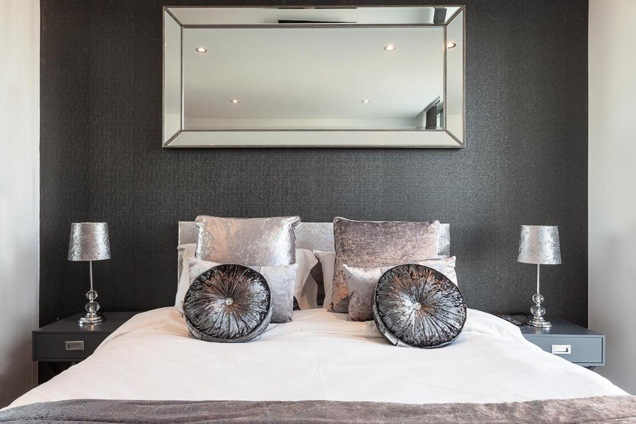 Central Milton Keynes Smart Apartment: 2BR with Parking Exterior photo