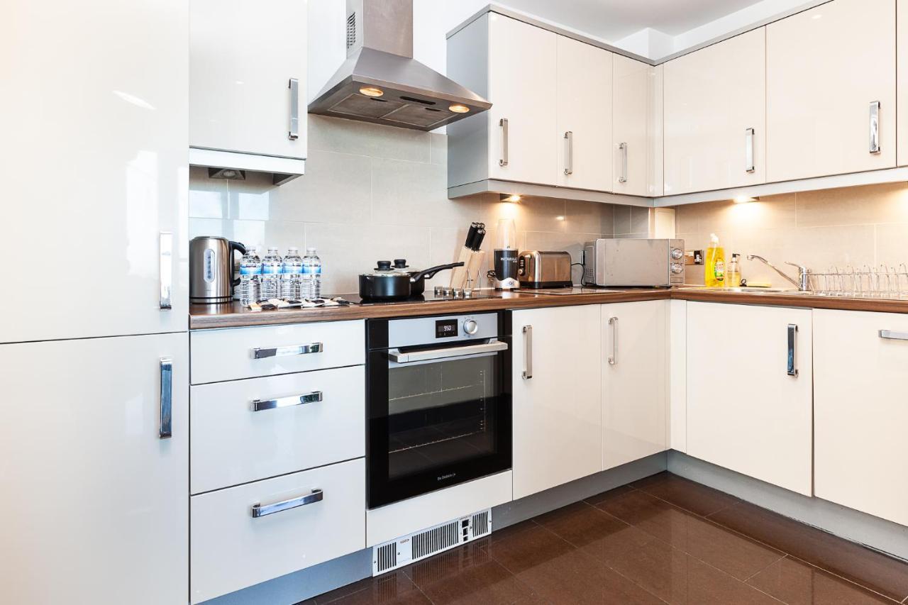 Central Milton Keynes Smart Apartment: 2BR with Parking Exterior photo