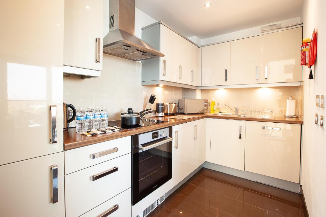 Central Milton Keynes Smart Apartment: 2BR with Parking Exterior photo