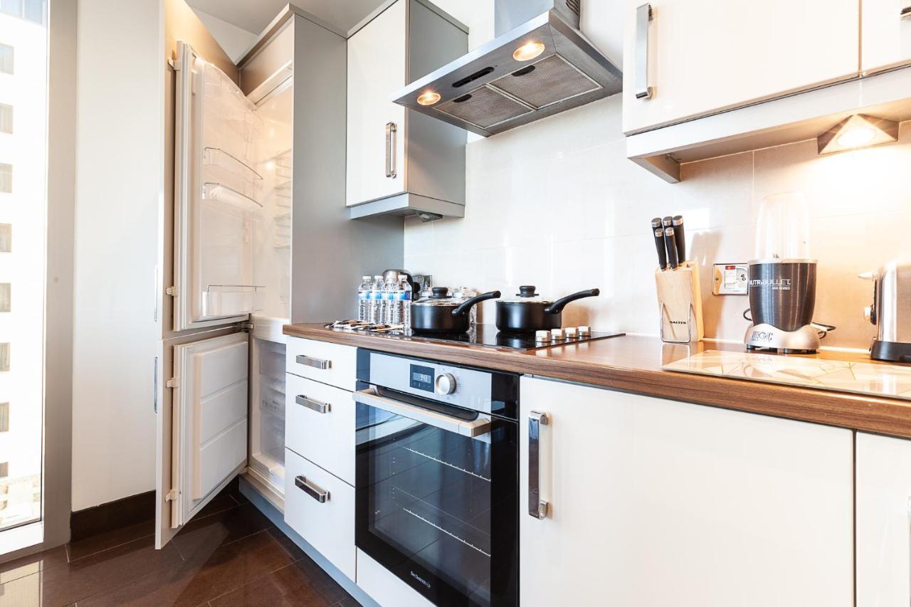 Central Milton Keynes Smart Apartment: 2BR with Parking Exterior photo