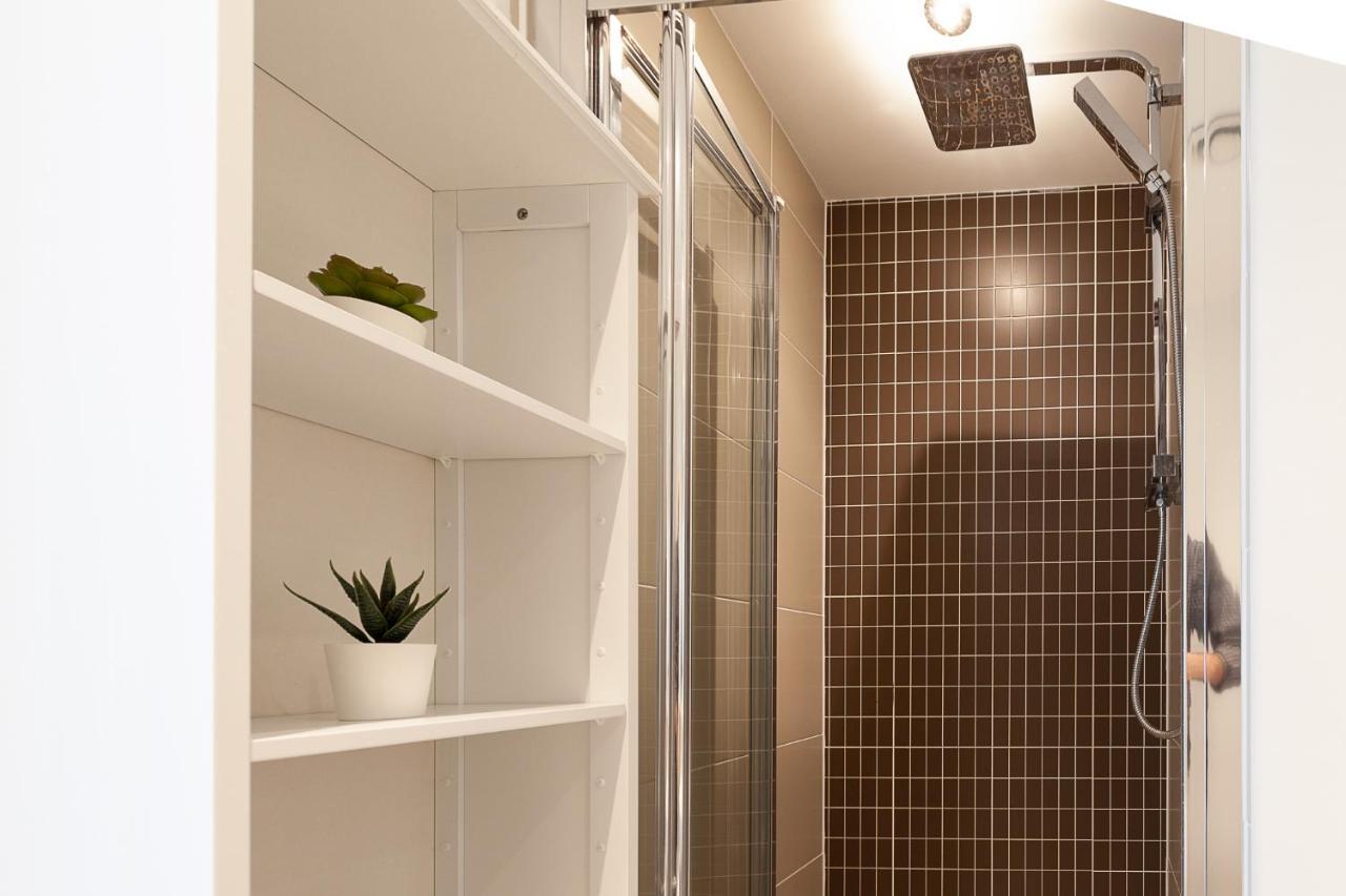 Central Milton Keynes Smart Apartment: 2BR with Parking Exterior photo