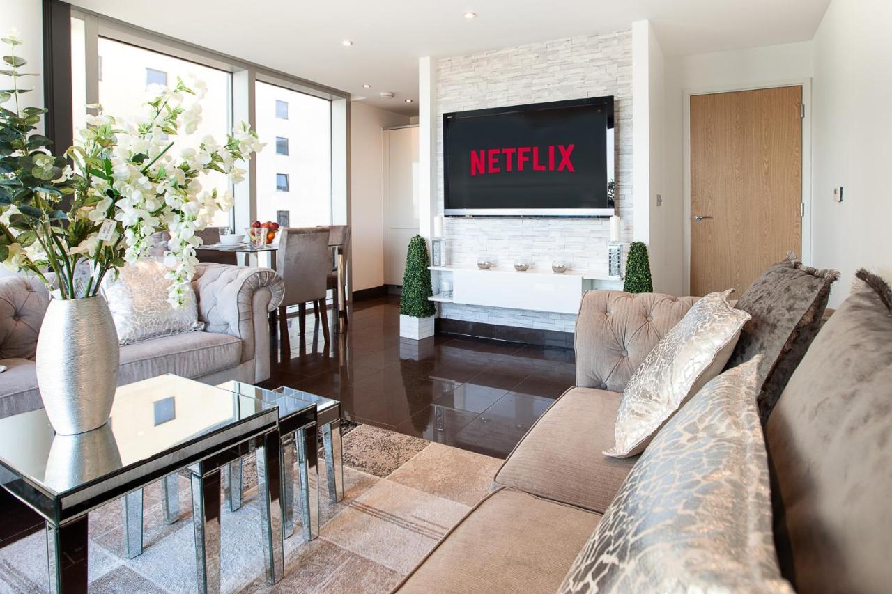 Central Milton Keynes Smart Apartment: 2BR with Parking Exterior photo